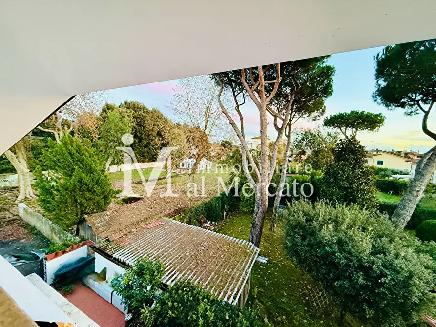 Immagine 43 di Villetta a schiera in vendita  a Viareggio