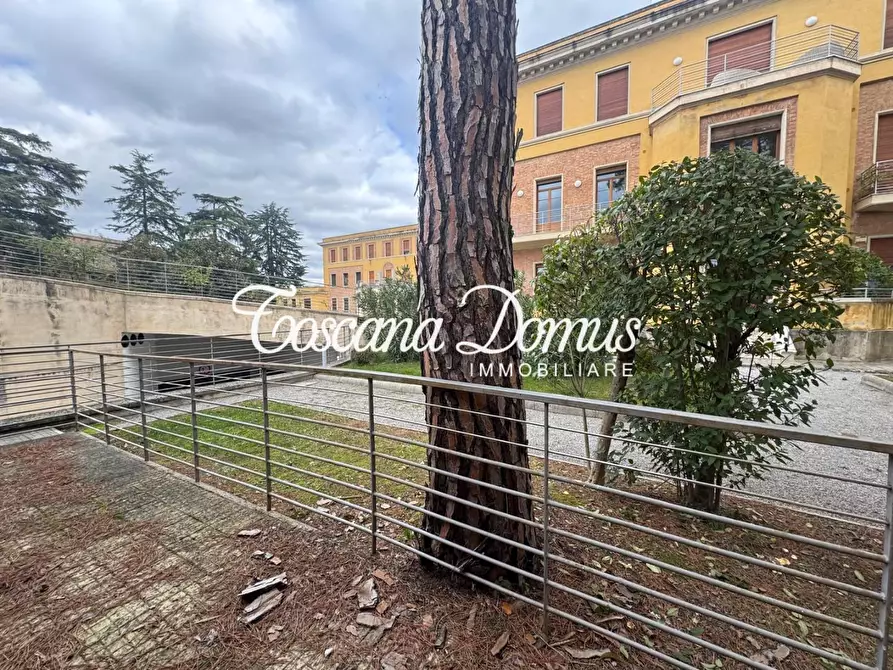 Immagine 5 di Appartamento in vendita  a Siena