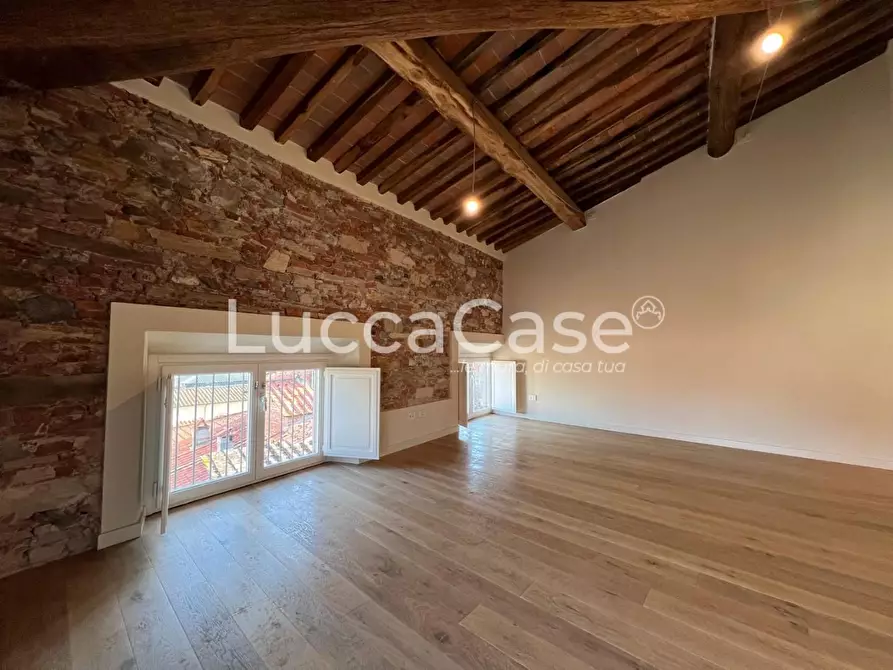 Immagine 22 di Appartamento in vendita  a Lucca