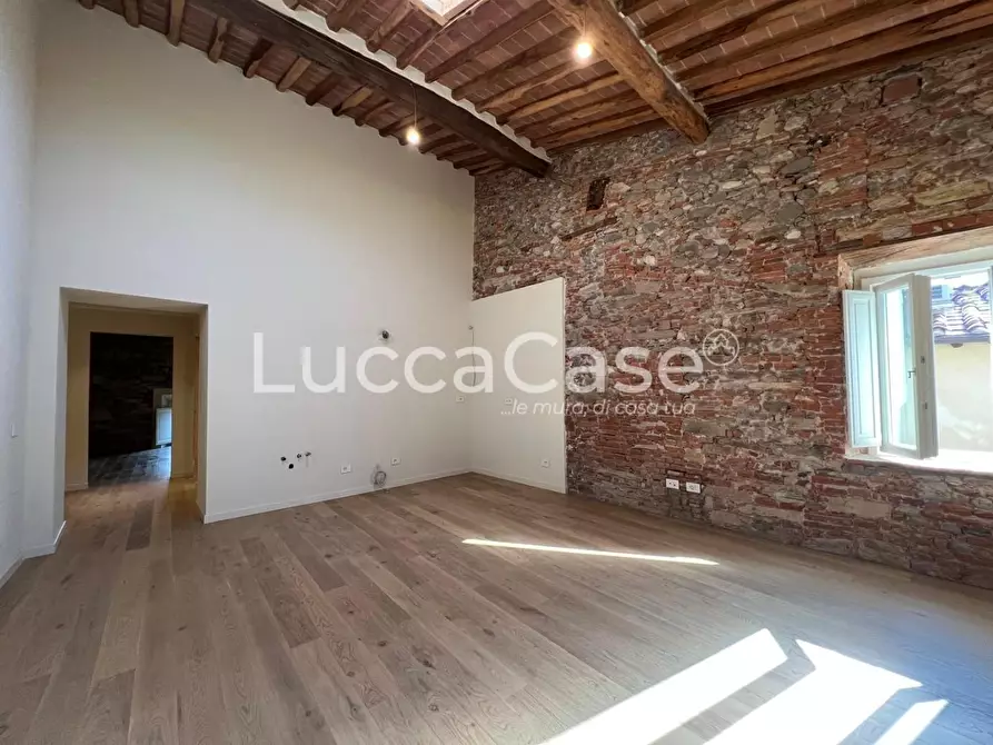 Immagine 24 di Appartamento in vendita  a Lucca