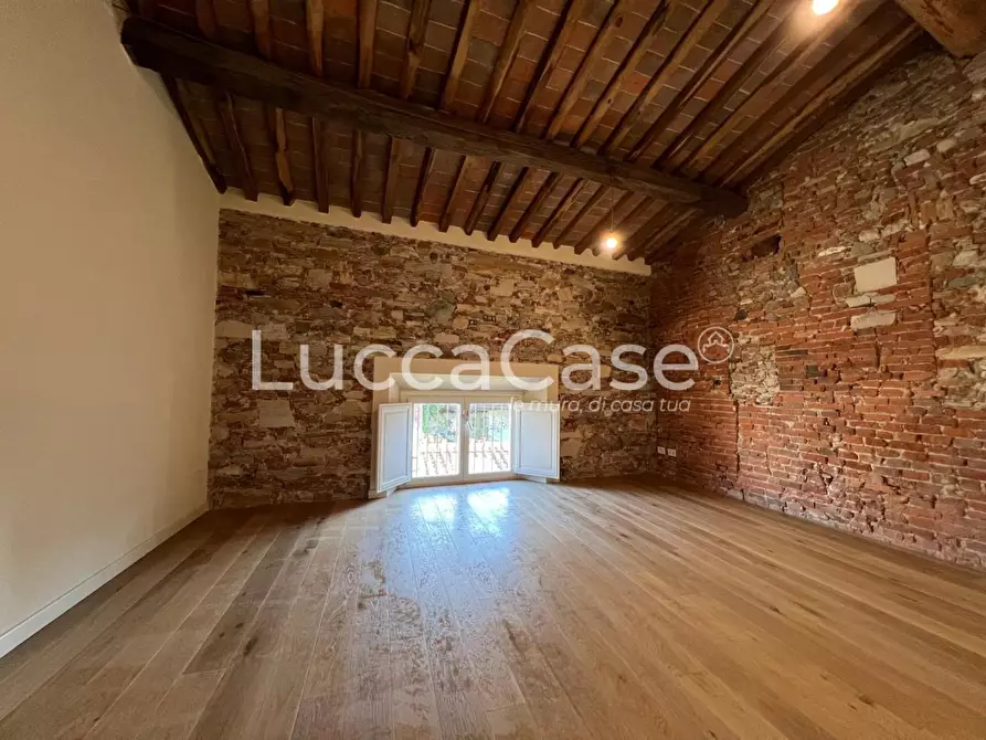Immagine 19 di Appartamento in vendita  a Lucca