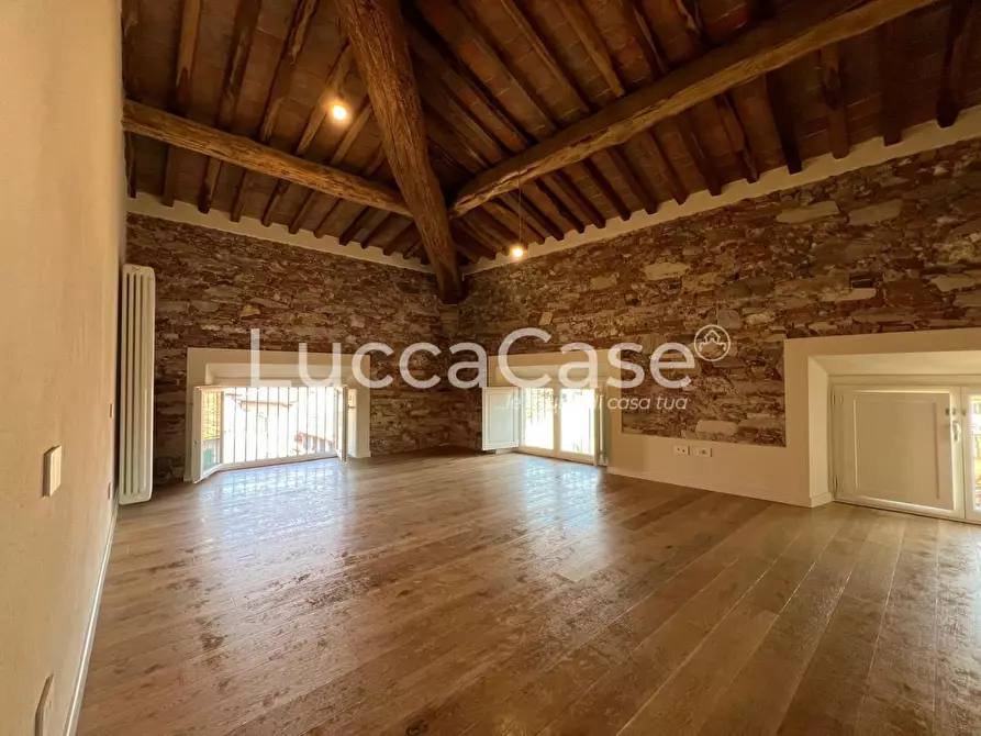 Immagine 10 di Appartamento in vendita  a Lucca