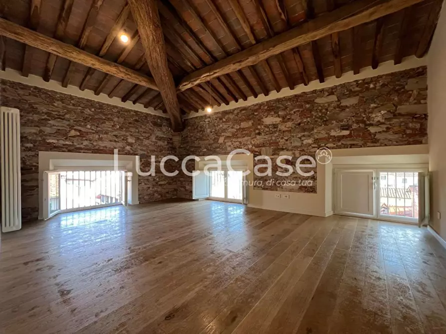 Immagine 9 di Appartamento in vendita  a Lucca