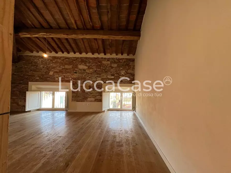 Immagine 18 di Appartamento in vendita  a Lucca