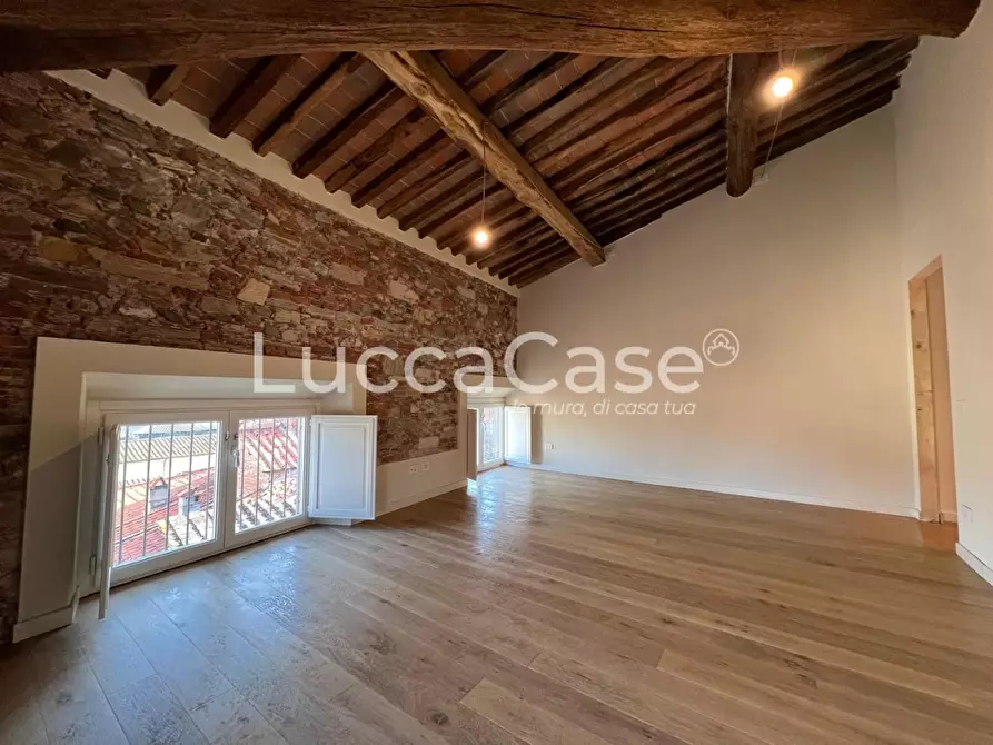 Immagine 33 di Appartamento in vendita  a Lucca