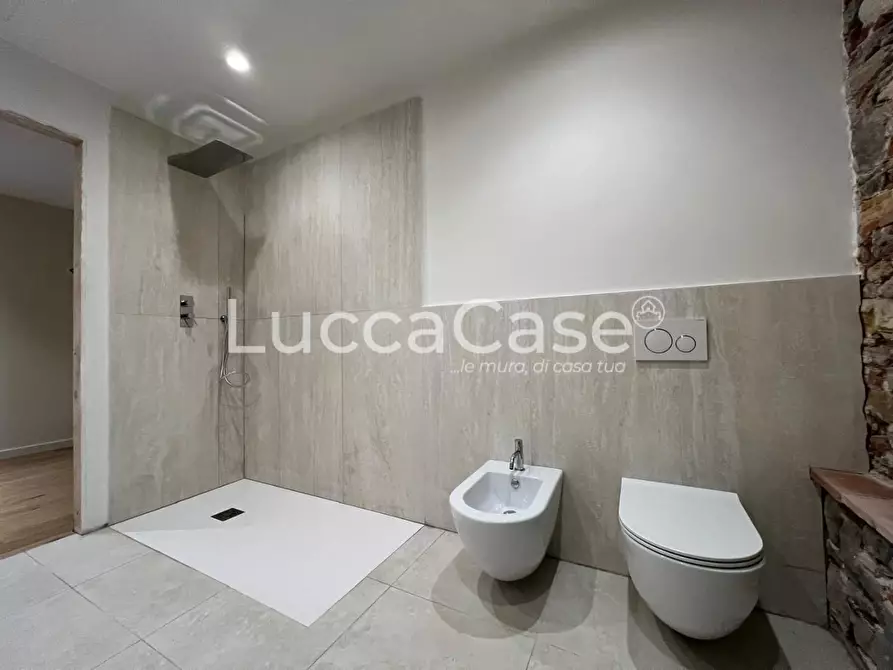 Immagine 14 di Appartamento in vendita  a Lucca