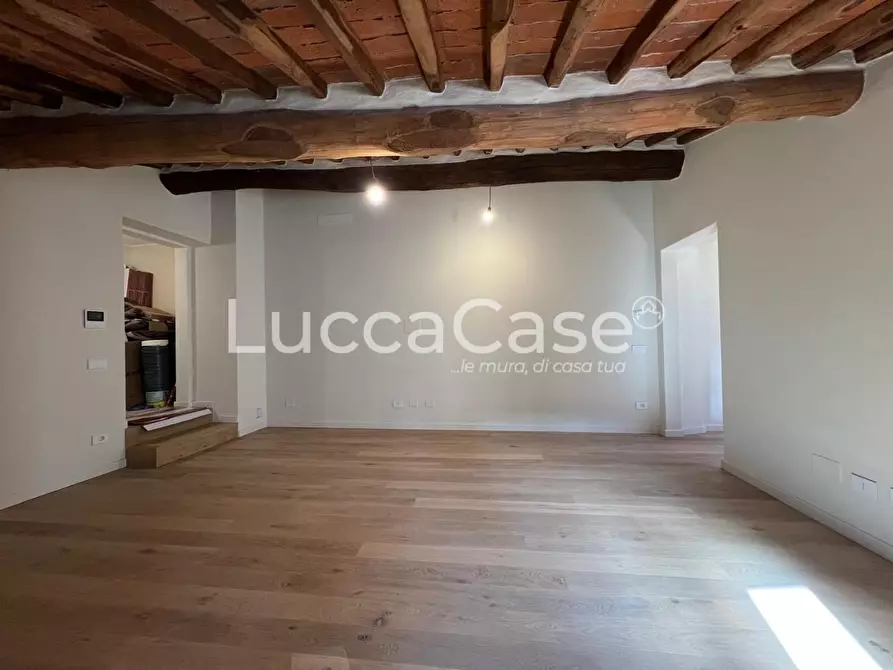 Immagine 29 di Appartamento in vendita  a Lucca