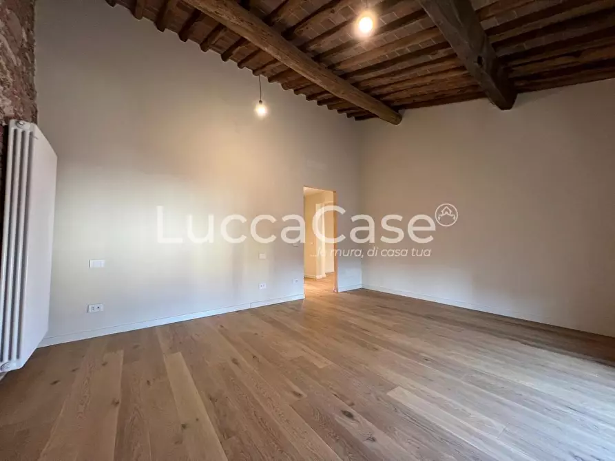 Immagine 20 di Appartamento in vendita  a Lucca