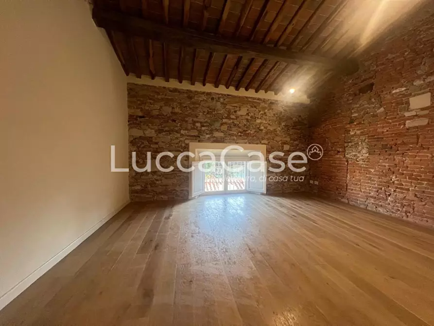 Immagine 4 di Appartamento in vendita  a Lucca