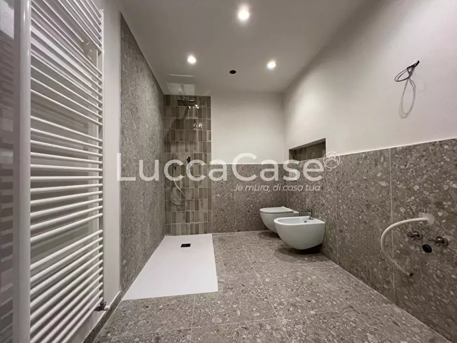 Immagine 7 di Appartamento in vendita  a Lucca