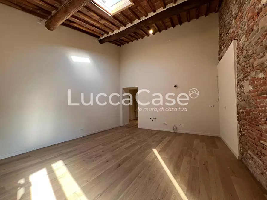 Immagine 26 di Appartamento in vendita  a Lucca