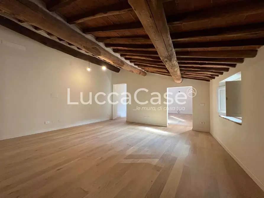 Immagine 28 di Appartamento in vendita  a Lucca