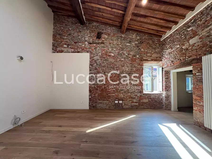 Immagine 23 di Appartamento in vendita  a Lucca