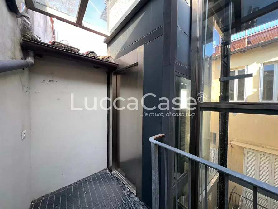 Immagine 32 di Appartamento in vendita  a Lucca