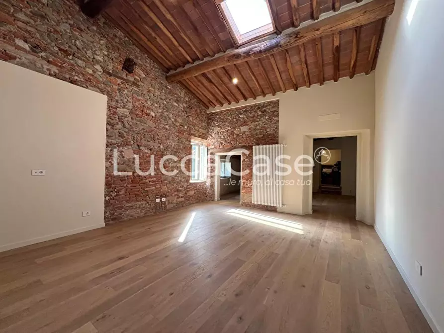 Immagine 3 di Appartamento in vendita  a Lucca