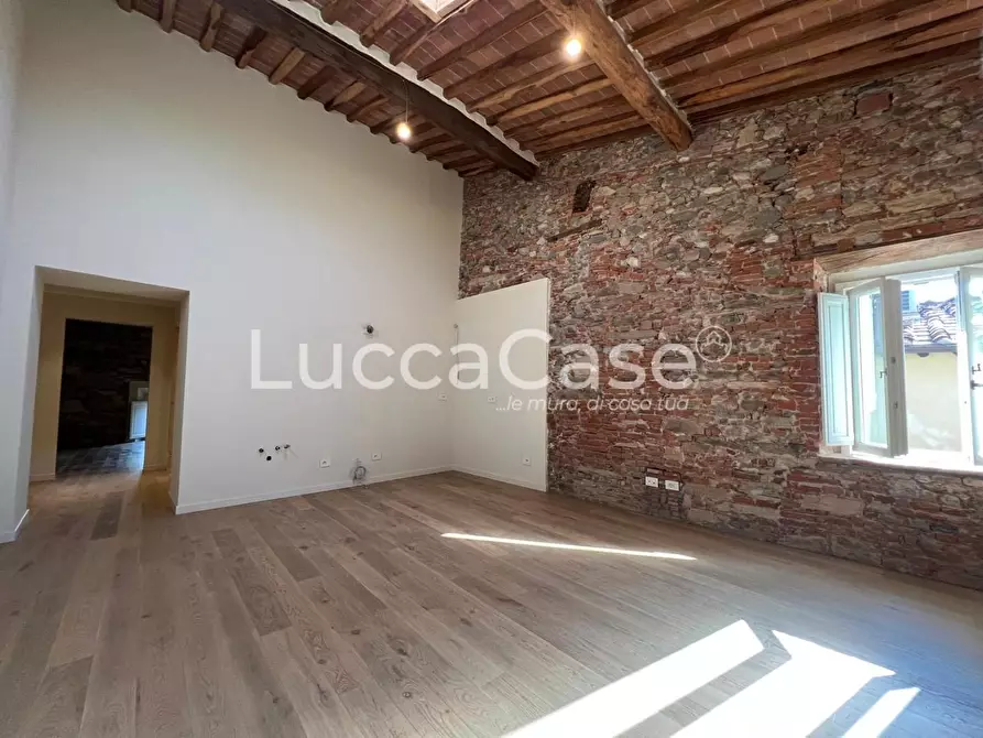 Immagine 25 di Appartamento in vendita  a Lucca