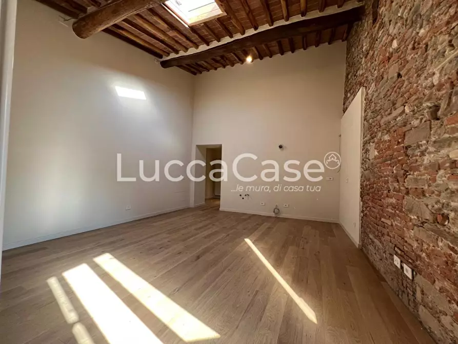 Immagine 31 di Appartamento in vendita  a Lucca