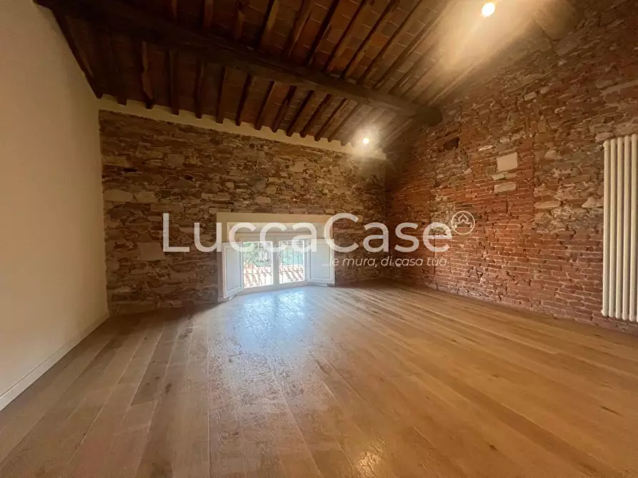 Immagine 5 di Appartamento in vendita  a Lucca