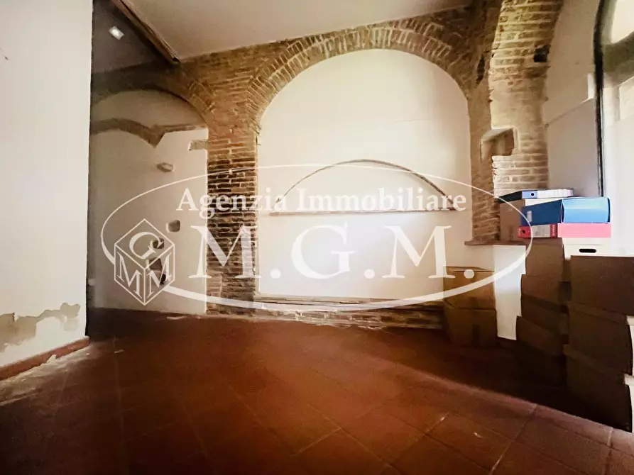 Immagine 9 di Locale commerciale in vendita  a Pisa