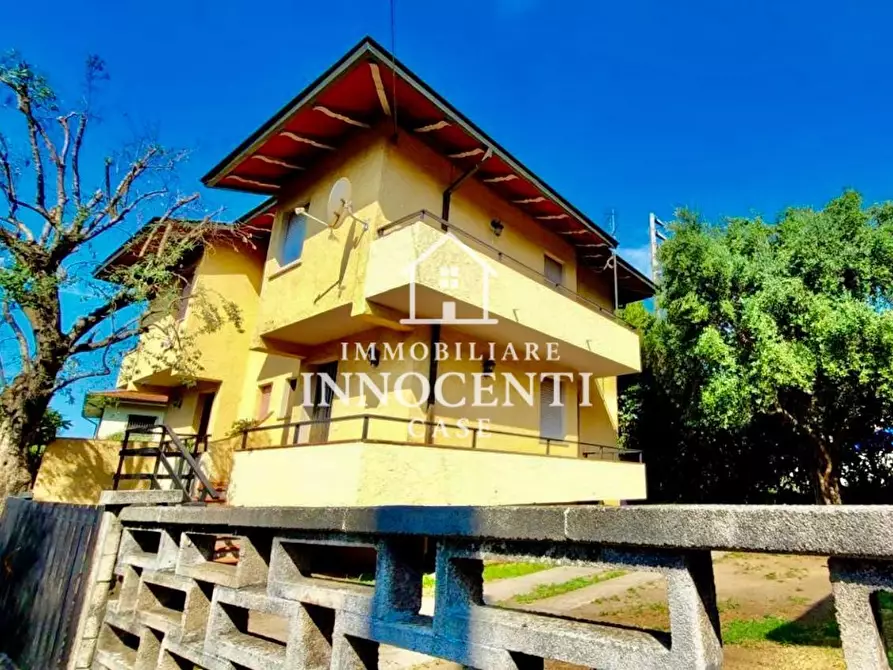 Immagine 1 di Casa bifamiliare in vendita  a Montignoso