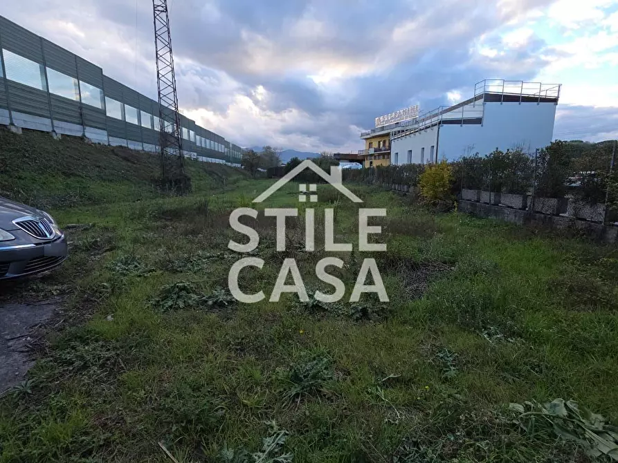 Immagine 2 di Locale commerciale in vendita  a Altopascio