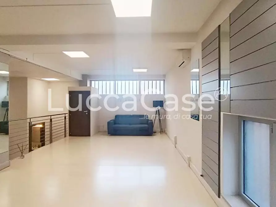 Immagine 5 di Locale commerciale in affitto  a Lucca