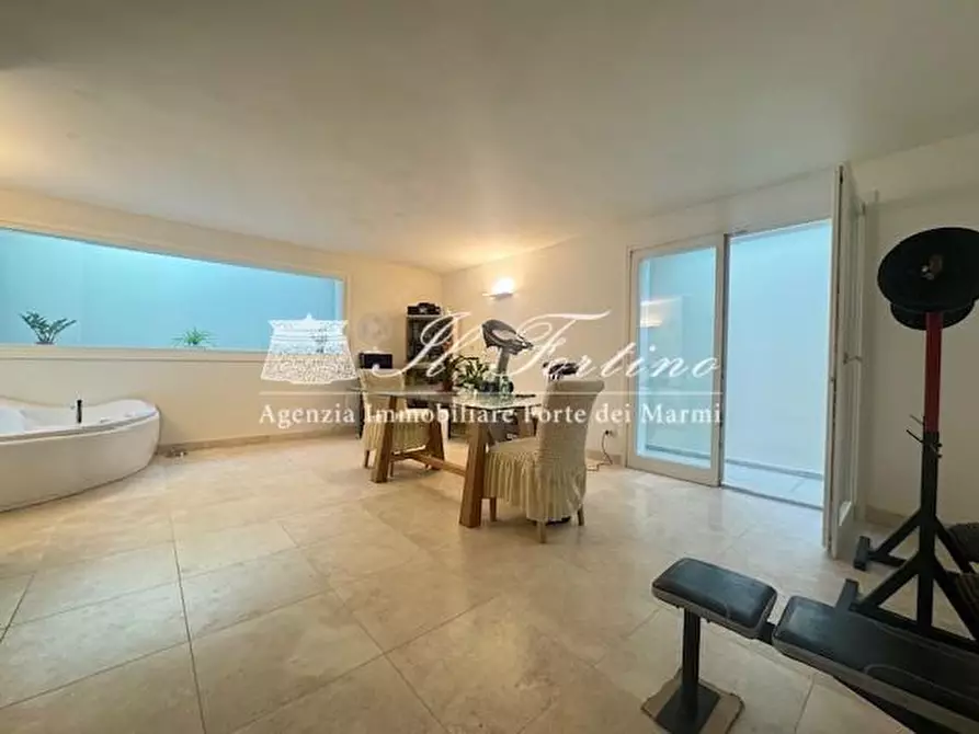 Immagine 23 di Villa in vendita  a Forte Dei Marmi