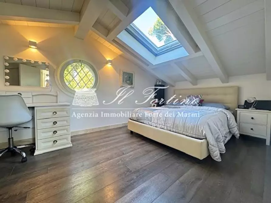 Immagine 13 di Villa in vendita  a Forte Dei Marmi