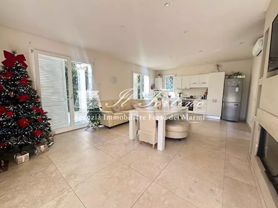 Immagine 10 di Villa in vendita  a Forte Dei Marmi
