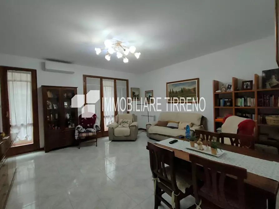 Immagine 2 di Appartamento in vendita  a Massa