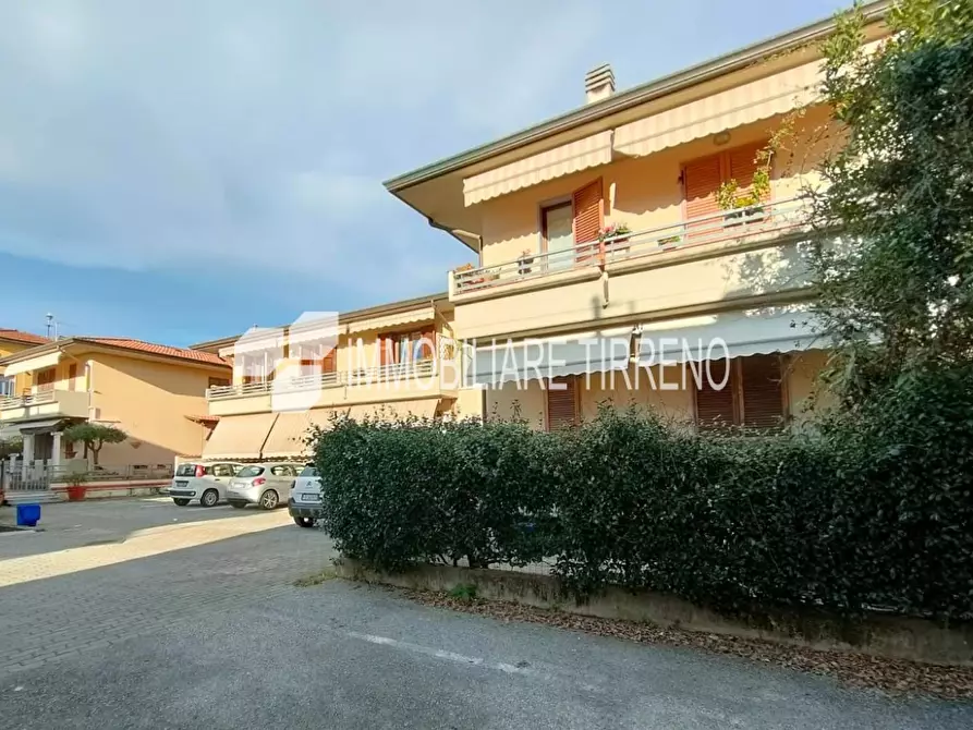 Immagine 1 di Appartamento in vendita  a Massa