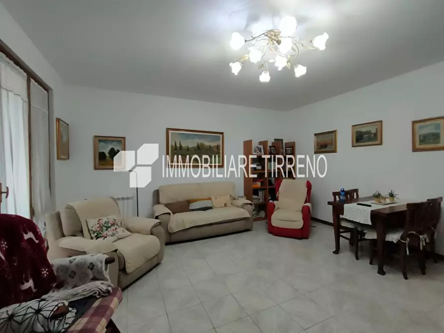 Immagine 3 di Appartamento in vendita  a Massa