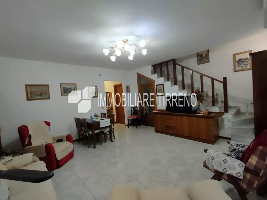 Immagine 4 di Appartamento in vendita  a Massa