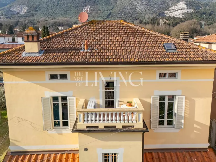 Immagine 43 di Villa in vendita  a Lucca