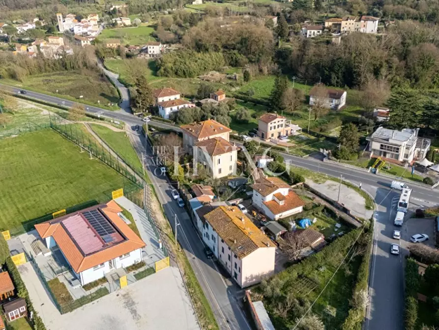 Immagine 49 di Villa in vendita  a Lucca