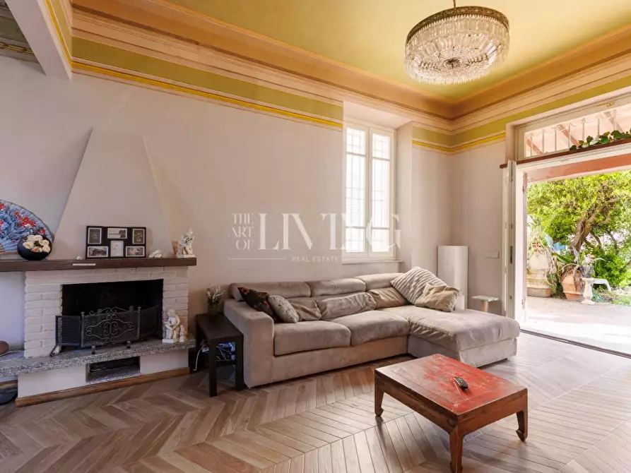 Immagine 7 di Villa in vendita  a Lucca