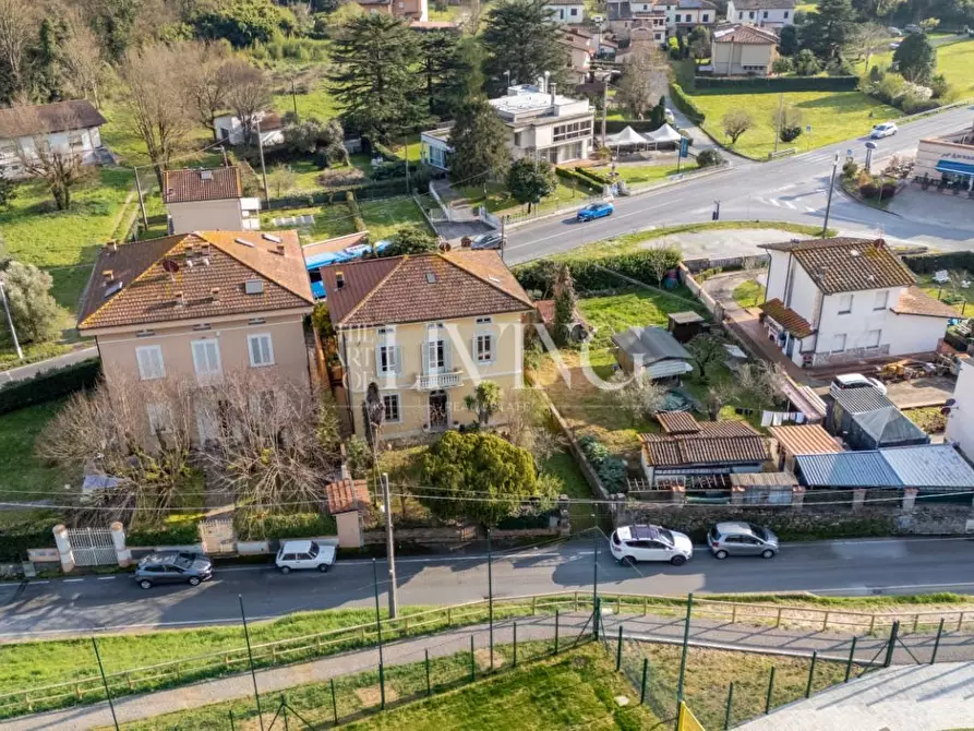 Immagine 47 di Villa in vendita  a Lucca