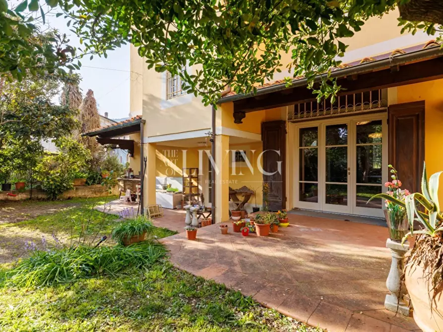 Immagine 41 di Villa in vendita  a Lucca