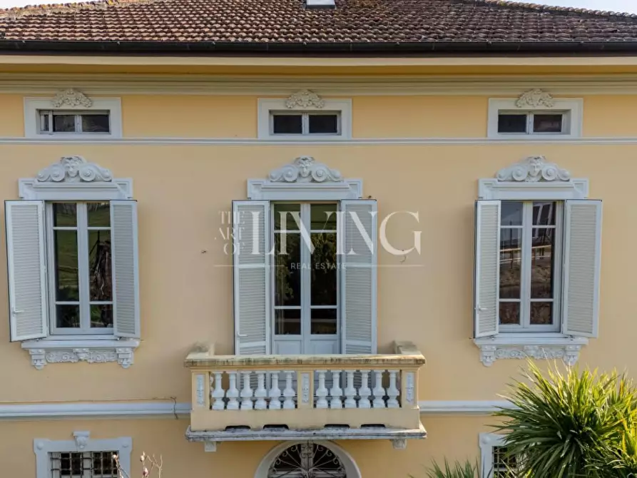 Immagine 3 di Villa in vendita  a Lucca