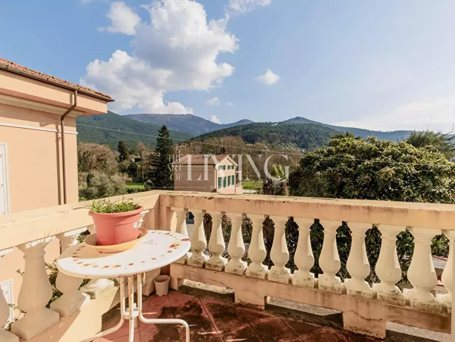 Immagine 29 di Villa in vendita  a Lucca