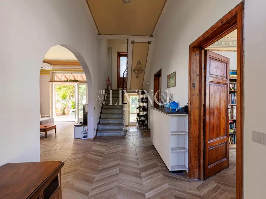 Immagine 5 di Villa in vendita  a Lucca