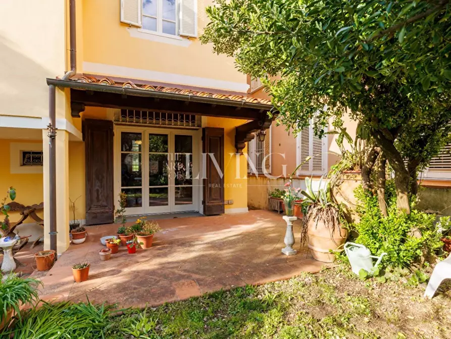 Immagine 39 di Villa in vendita  a Lucca