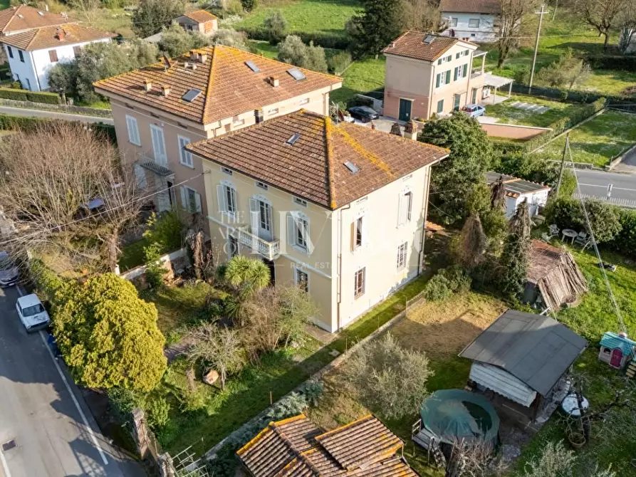 Immagine 46 di Villa in vendita  a Lucca