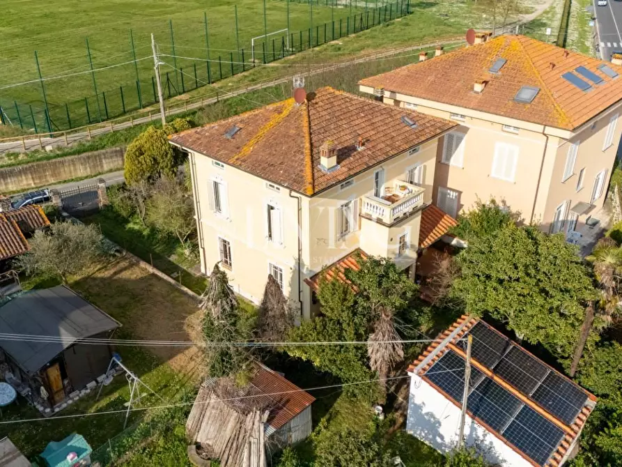 Immagine 48 di Villa in vendita  a Lucca