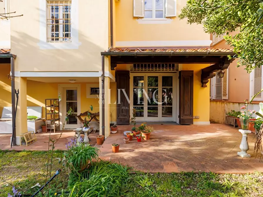 Immagine 40 di Villa in vendita  a Lucca