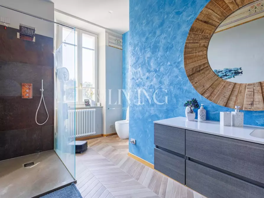 Immagine 21 di Villa in vendita  a Lucca