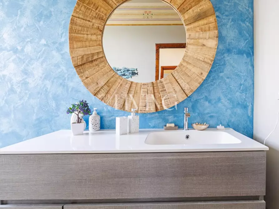 Immagine 22 di Villa in vendita  a Lucca