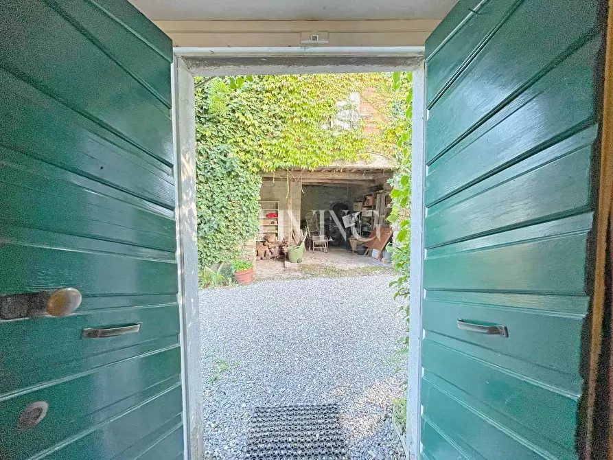 Immagine 18 di Casa colonica in vendita  a Lucca