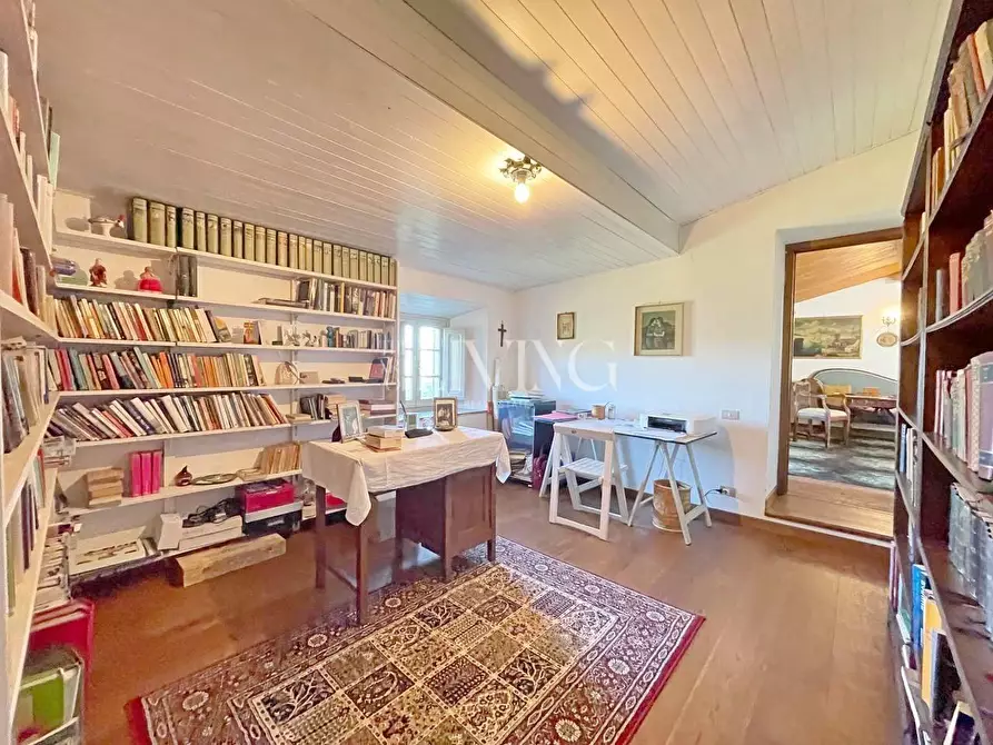 Immagine 29 di Casa colonica in vendita  a Lucca