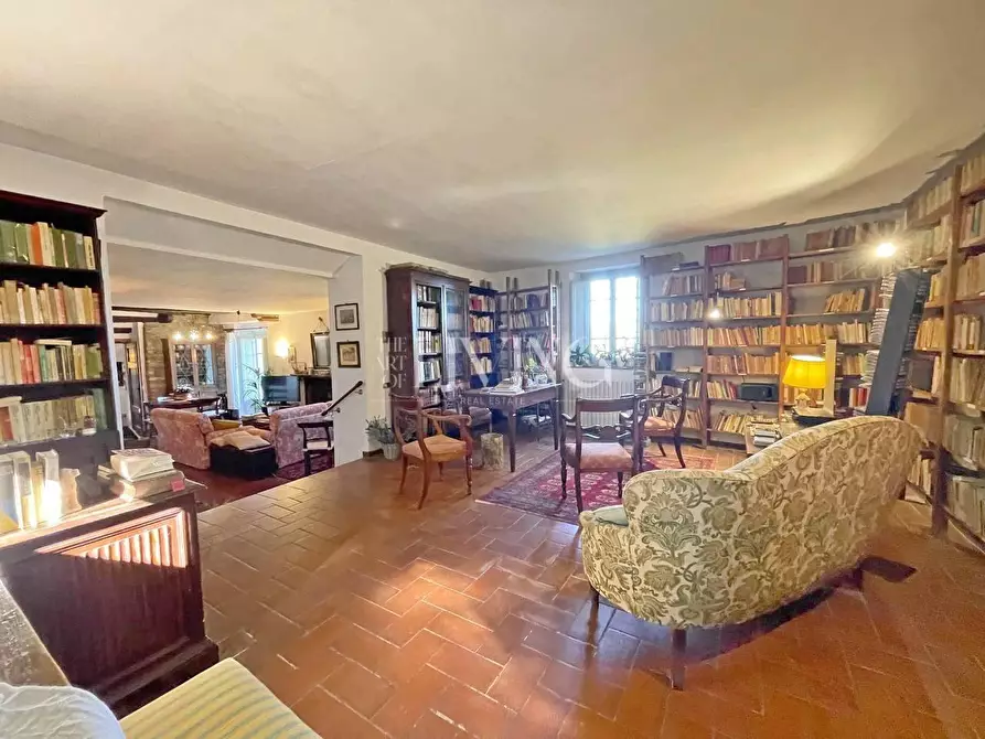 Immagine 37 di Casa colonica in vendita  a Lucca